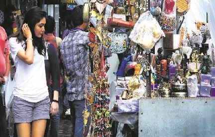 colaba causeway, shopping market in Mumbai