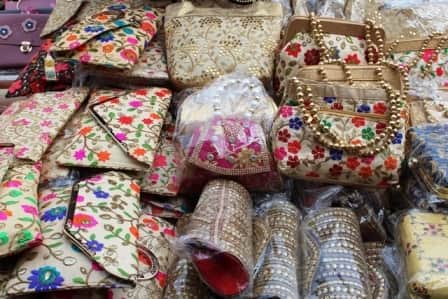 chickpet Bangalore wholesale and retail bags shop||Daily use ladies handbags  - YouTube