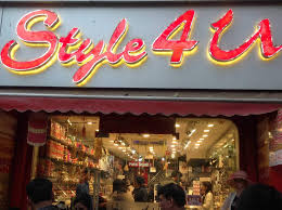 Street shopping in the Sarojini Nagar