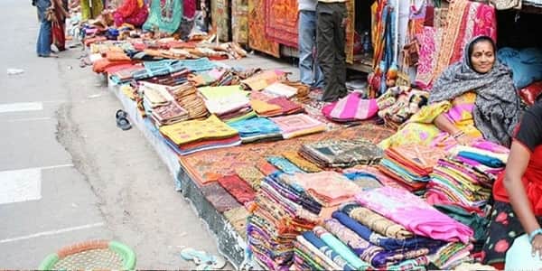 street shopping in Delhi