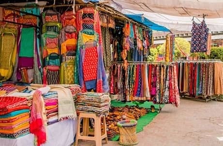 Sunday market in Delhi