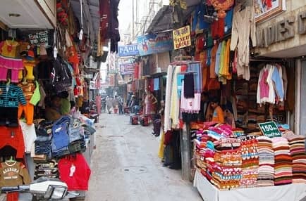 Sunday market in Delhi